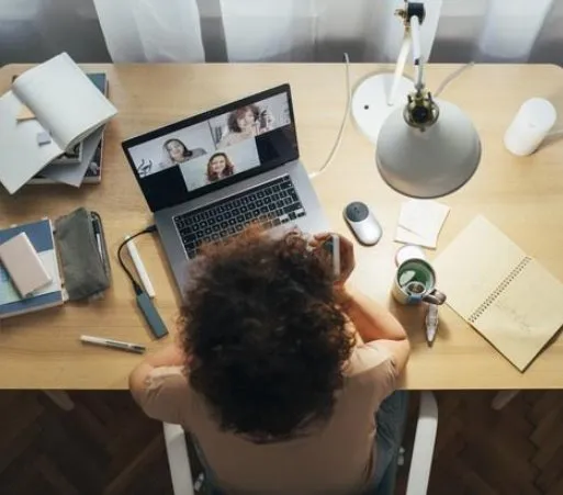 Trabalho Freelancer Avança no Brasil, mas Metade dos Profissionais Entra por Necessidade